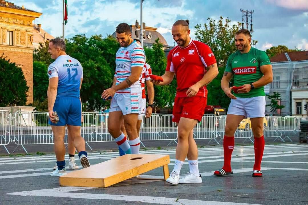 Z innymi kapitanami reprezentacji poza boiskiem
